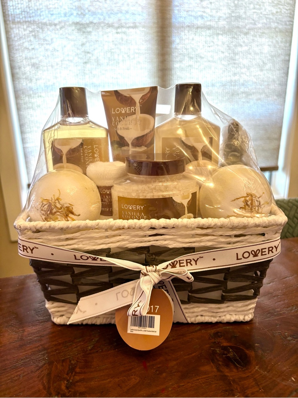 Lovery Vanilla Coconut Women’s Bath & Body Gift Basket - Cream